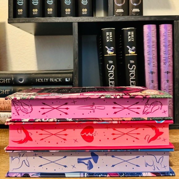 Fairyloot Exclusive Signed TBONA + OUABH + ACFTL by Stephanie Garber - Picture 13 of 15